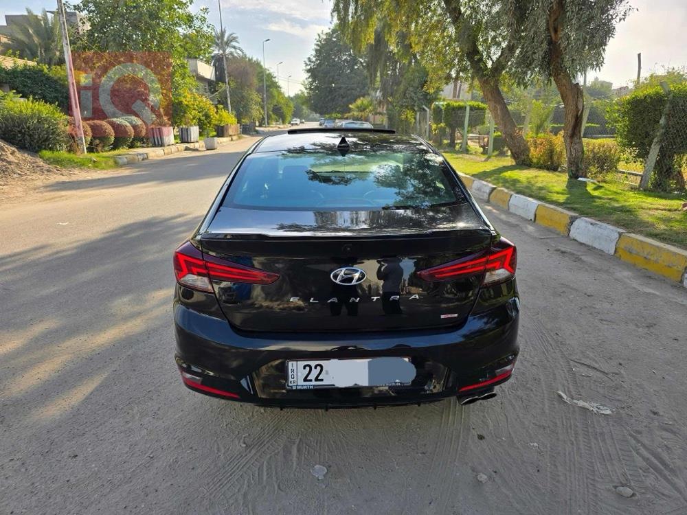 هیوندای ئەلەنترا